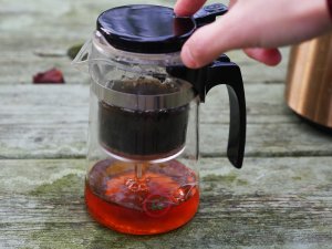 How To Brew Tea Leaves Without a Teapot